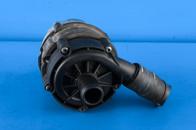 Sirkulasjonspumpe til Audi A3, 2016-2020 (Type III, Fase 2)  (BOSCH|0 392 024 003)