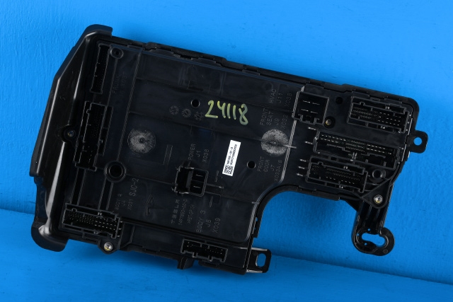 Styreenhet comfort (BCM) til Tesla Model 3 2018-2023 (Fase 1) (TESLA|1567455-02-D|)