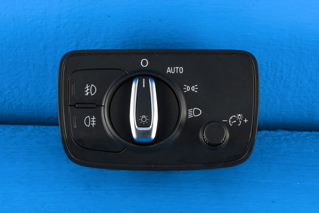 Bryter lys til Audi A3, 2012-2016 (Type III, Fase 1)  (VAG|8V0 941 531 L)