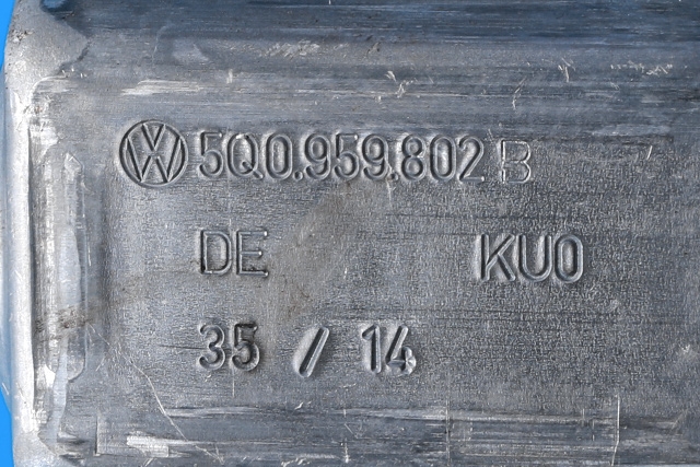 Ruteheis venstre foran til Audi A3 2012-2016 (Type III, Fase 1)  (BOSCH|0 130 822 716|5Q0 959 802 B|)