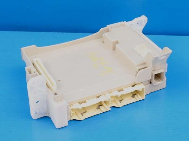 Sikringsboks til Toyota Yaris 2012-2014 (Type III, Fase 1)  (TOYOTA|82730-52G40|)