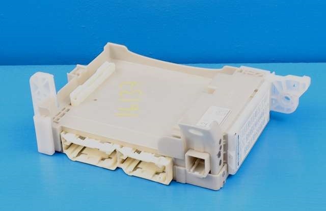 Sikringsboks til Toyota Yaris 2012-2014 (Type III, Fase 1) (TOYOTA|82730-52L70-C|)