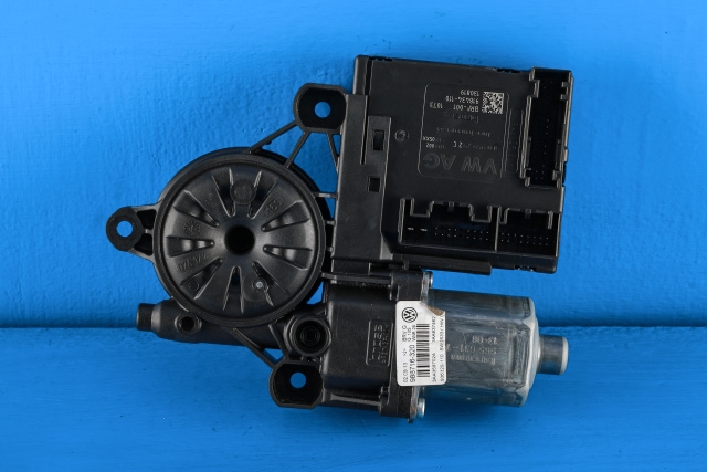 Ruteheis, kun motor, høyre foran til VW Passat, 2011-2015 (B7) (B7) (VAG|3AA 959 702 A)