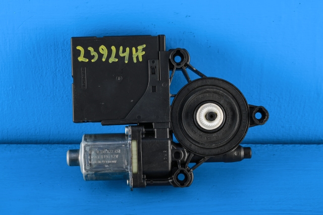Ruteheis, kun motor, høyre foran til VW Passat 2011-2015 (B7) (B7) (VAG|3AA 959 702 A|)
