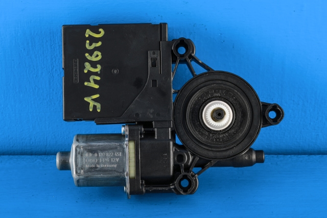 Ruteheis, kun motor, venstre foran til VW Passat 2011-2015 (B7) (B7) (VAG|3AA 959 701 A|)