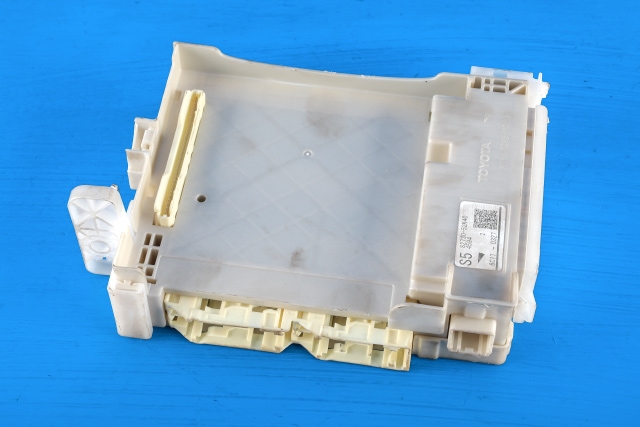 Sikringsboks til Toyota Yaris, 2014-2020 (Type III, Fase 2)  (TOYOTA|82730-52K40)
