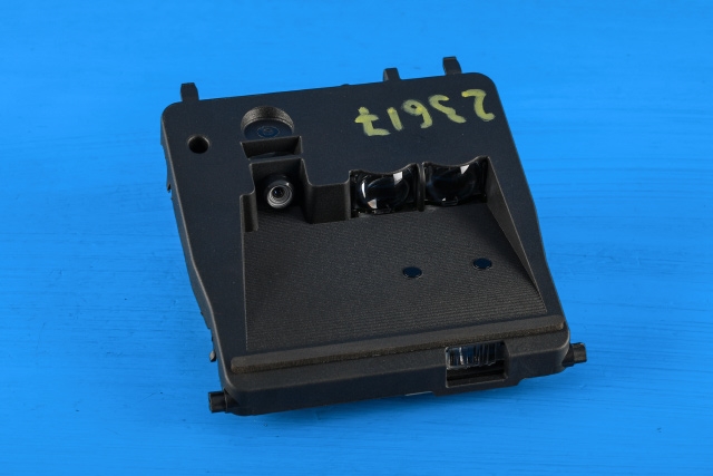Parkeringskamera foran til Toyota Yaris, 2014-2020 (Type III, Fase 2)  (TOYOTA|88181-0D010)
