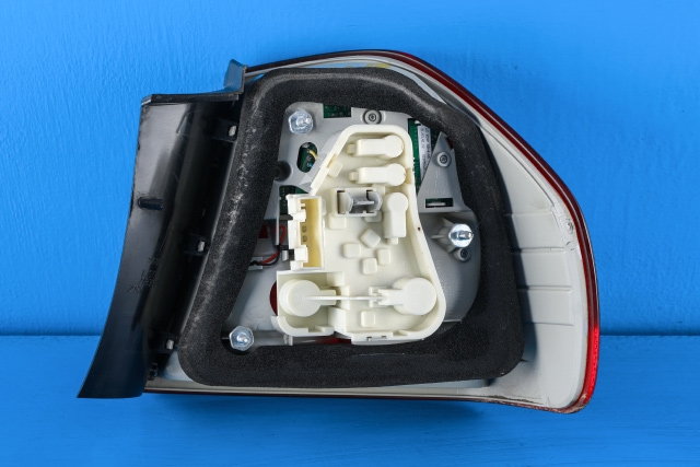 Baklykt venstre ytre til BMW 3-Serie 2005-2011 (E90/E91/E92/E93) (E90/E91/E92/E93) (BMW|7 154 153|)