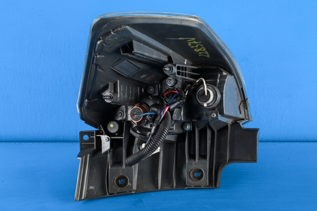 Baklykt venstre ytre til Nissan X-Trail 2014-2022 (T32) (T32) 