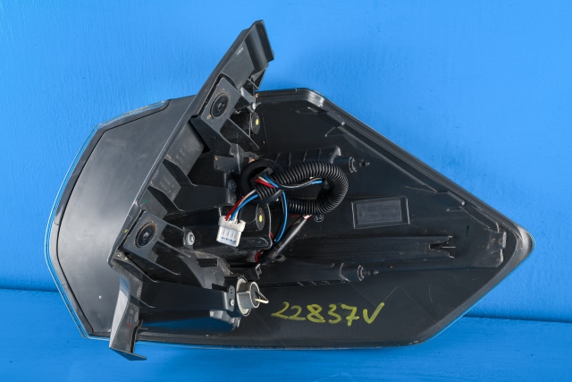 Baklykt venstre ytre til Nissan X-Trail 2014-2022 (T32) (T32) 