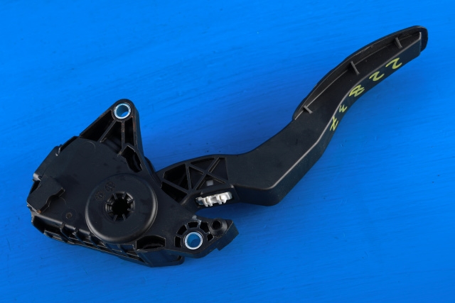 Pedal gass til Nissan X-Trail 2014-2022 (T32) (T32) (NISSAN|18002-DF30B|)
