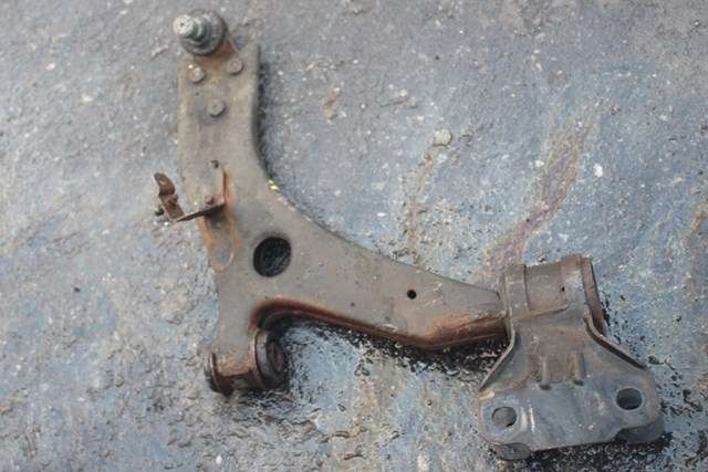 Bærebru høyre foran nedre til Volvo V40, 2012-2019  