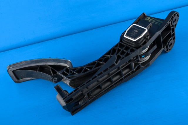 Pedal gass til Mercedes ML 2005-2011 (W164) (W164) (MERCEDES|A 164 300 01 04|)