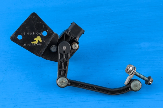 Sensor nivå, venstre foran til Mercedes ML 2005-2011 (W164) (W164) (MERCEDES|A 010 542 77 17|)