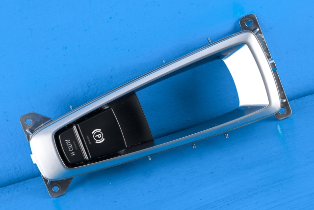 Bryter elektrisk håndbrekk/parkbrems til BMW X5, 2013-2018 (F15) (F15) (BMW|6 822 520)