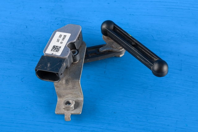 Sensor nivå, venstre foran til BMW X5, 2013-2018 (F15) (F15) (BMW|6 879 441)