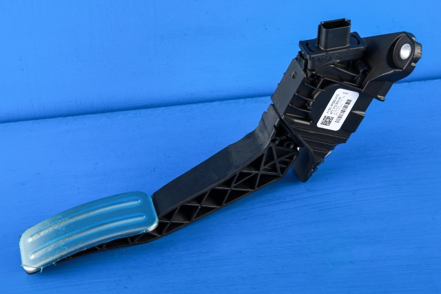 Pedal gass til Ford Puma, 2019-->>  (HELLA|6PV 012 550-04)