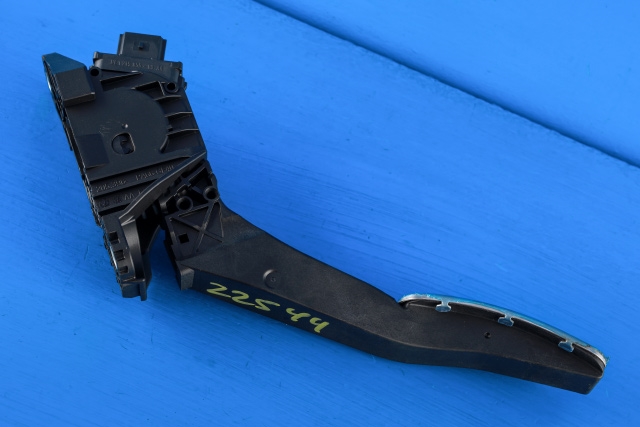Pedal gass til Ford Puma 2019-->>  (HELLA|6PV 012 550-04|H1BC-9F836-A1D|)