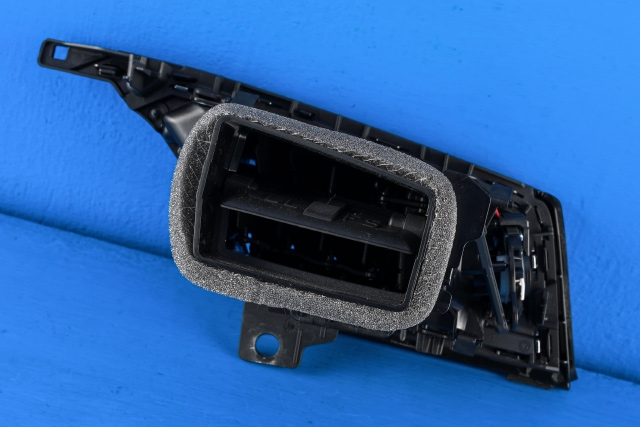 Dashbord friskluftdyse venstre til Audi e-tron 2018-->> (VAG|4KL 820 901 A|)