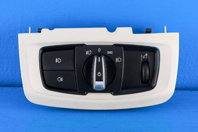 Bryter lys til BMW X5, 2013-2018 (F15) (F15) (BMW|9 390 202)