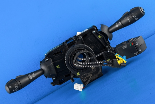 Bryter combi til Renault Clio, 2016-2019 (Type IV, Fase 2)  (RENAULT|2556 75887R-E)