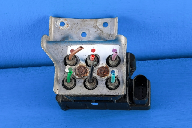 Ventilblokk luftfjæring til Audi A8, 2003-2010 (Type II) (VAG|4E0 616 014 B)