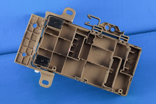Sikringsboks til Subaru Forester 2013-2019 (Type IV)  (SUBARU|82201-FJ110|)