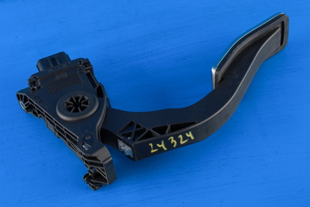 Pedal gass til Audi A6 2014-2018 (Type IV, Fase 2) (C7) (C7) (HELLA|6PV 009 505-28|4H1 723 523|)