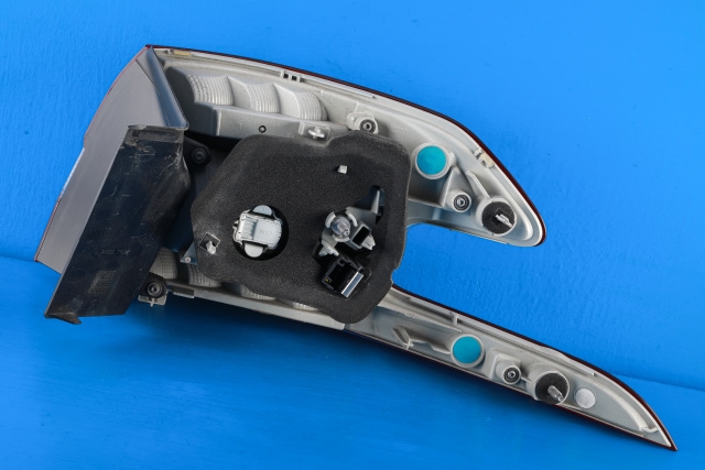 Baklykt venstre ytre til Peugeot 308 2013-2021 (Type II)  (PEUGEOT|96 780939 80|)