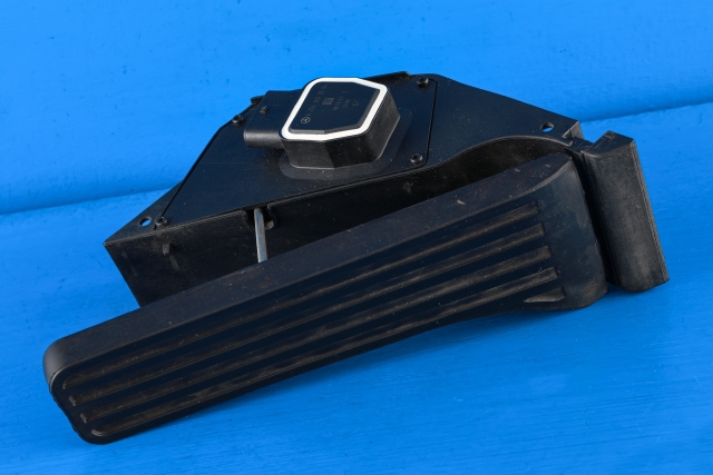 Pedal gass til Mercedes E-Klasse 2009-2013 (Fase 1) (W212) (W212) (MERCEDES|A 204 300 00 04|)