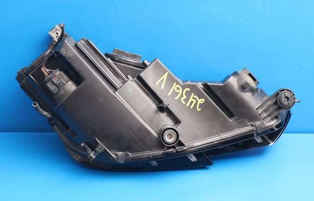 Frontlykt venstre xenon til Audi A4 2015-2019 (Type V, Fase 1) (B9) (B9) (VAG|8W0 941 005|)