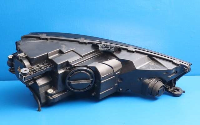Frontlykt venstre xenon til Audi A4 2015-2019 (Type V, Fase 1) (B9) (B9) (VAG|8W0 941 005|)