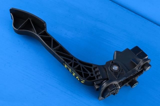 Pedal gass til Mitsubishi i-MiEV 2010-->>  (MITSUBISHI|1600A098|)