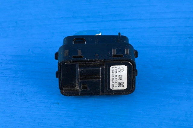 Bryter diverse til Mercedes GLC 2015-2022 (X253) (X253) (MERCEDES|A 205 905 19 13|)
