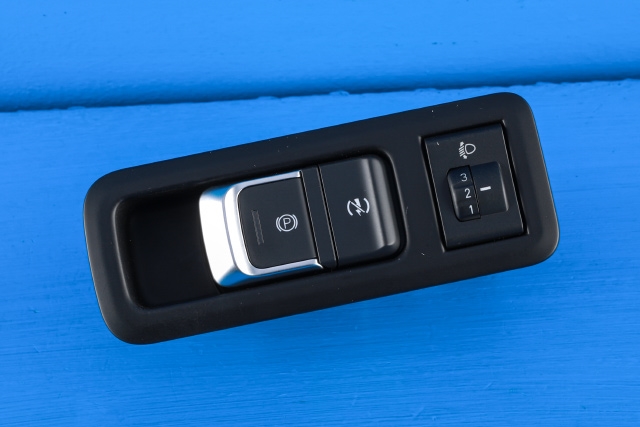 Bryter elektrisk håndbrekk/parkbrems til XPeng G3, 2021-->>  (XPENG|8225005DC1)