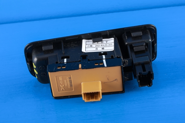Bryter elektrisk håndbrekk/parkbrems til XPeng G3 2021-->> (XPENG|8225005DC1|)