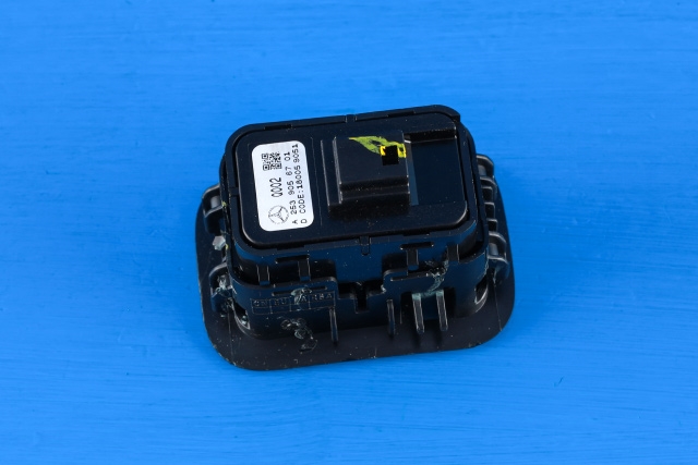 Bryter diverse til Mercedes GLC 2015-2022 (X253) (X253) (MERCEDES|A 253 905 67 01|)