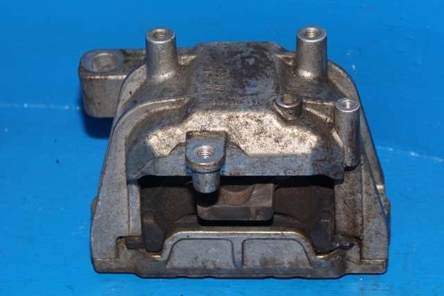 Motorfeste til VW Caddy 2015-2020 (Type III, Fase 3) (VAG|1K0 199 262 CB|)