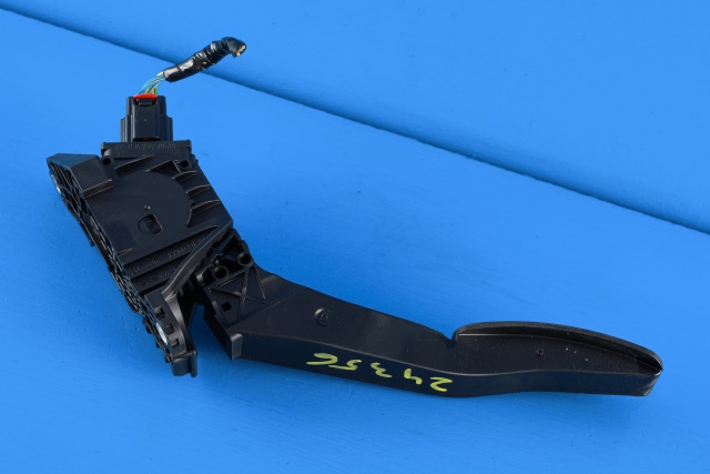 Pedal gass til Ford Fiesta 2017-->> (Type VII)  (HELLA|6PV 012 550-03|H1BC-9F836-AC|)