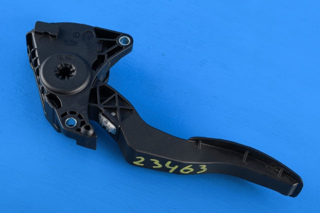 Pedal gass til Nissan Qashqai 2014-2021 (Type II)  (HELLA|6PV 009 978-15|18002-4BA0B|)