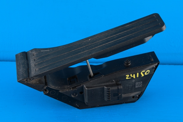Pedal gass til Mercedes E-Klasse 2016-2023 (W213) (W213) (MERCEDES|A 205 300 00 04|)