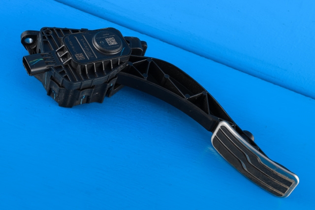 Pedal gass til Ford Edge, 2016-2019  (FORD|E1GC-9F836-LB)