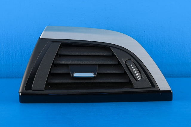 Dashbord friskluftdyse venstre til BMW 1-Serie, 2011-2015 (Fase 1) (F20/F21) (F20/F21) (BMW|9 205 355)