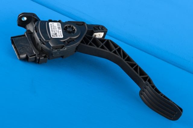 Pedal gass til Volvo XC60, 2008-2013 (Type I, Fase 1)  (HELLA|6PV 009 220-16)