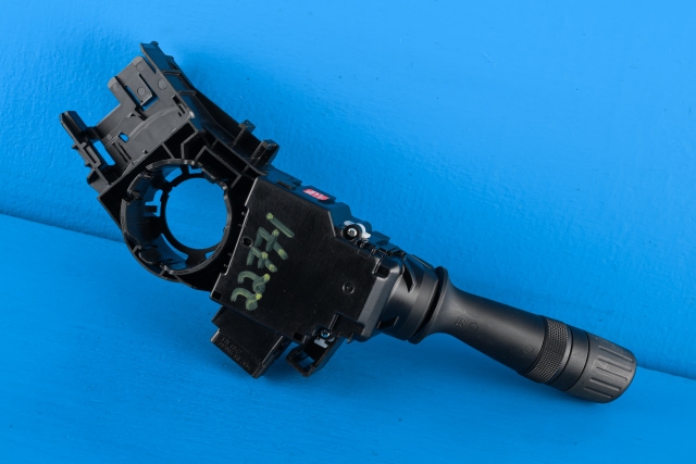 Bryter blink til Toyota Auris 2015-2019 (Type II, Fase 2)  (TOYOTA|02720-17F852|)