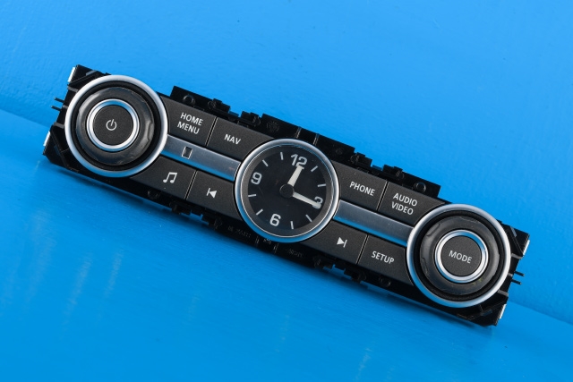 Bilstereo navigasjon betjeningspanel til Land Rover Discovery, 2009-2017 (Type IV) (LAND ROVER|CH22-18C858-BB)