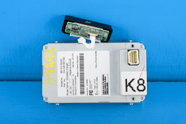 Dashbord trådløs mobillader til Toyota Corolla 2019-->>  (TOYOTA|861C0-02020|)