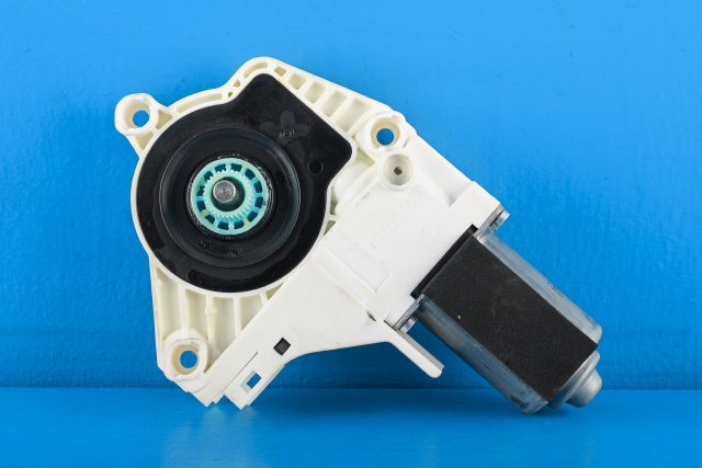 Ruteheis, kun motor, venstre foran til Audi A4 2007-2014 (Type IV) (B8) (B8) (VAG|8K0 959 801 A|)