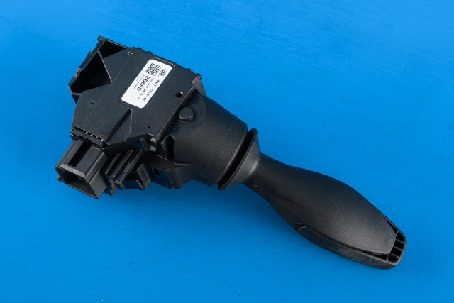 Bryter blink til Ford Fiesta 2013-2017 (Type VI, Fase 2)  (FORD|8A6T-13335-BC|)