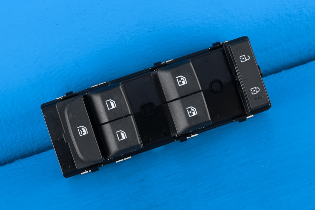 Bryter ruteheis førerdørspanel til Kia e-Soul, 2019-->> (Type III)  (KIA|82731-K0008)